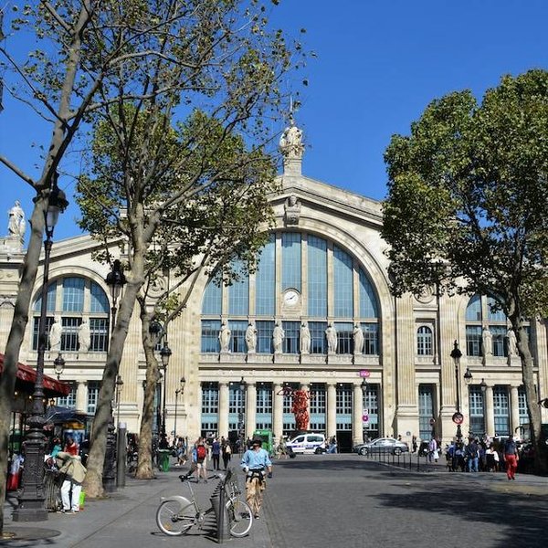 Les stations et les bornes de vélo à Paris : comment se déplacer à vélo facilement dans la ville lumière